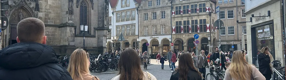 Students exploring Münster city centre – everyday student life near FH Münster MIMS