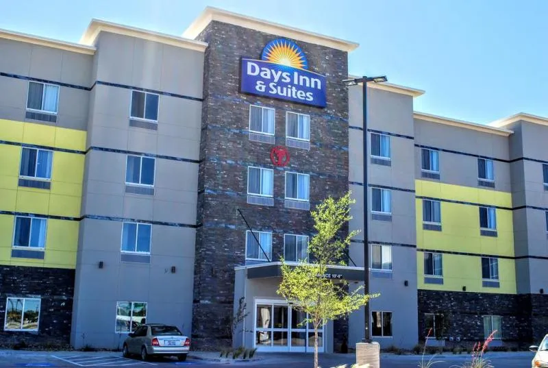 Days Inn & Suites By Wyndham Lubbock Medical Center