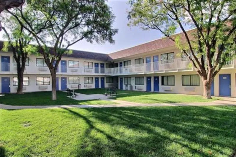 Motel 6