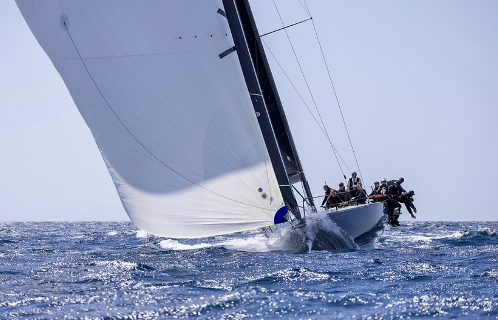 [background image] of maritime service in action (for a maritime service)