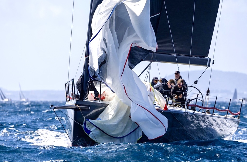 [background image] of maritime service in action (for a maritime service)