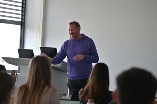 Head of Studies International Marketing and Sales teaching Online Marketing