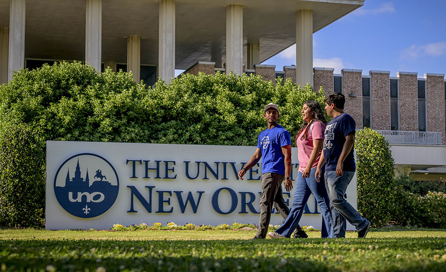 LSU New Orleans Students walking by the UC