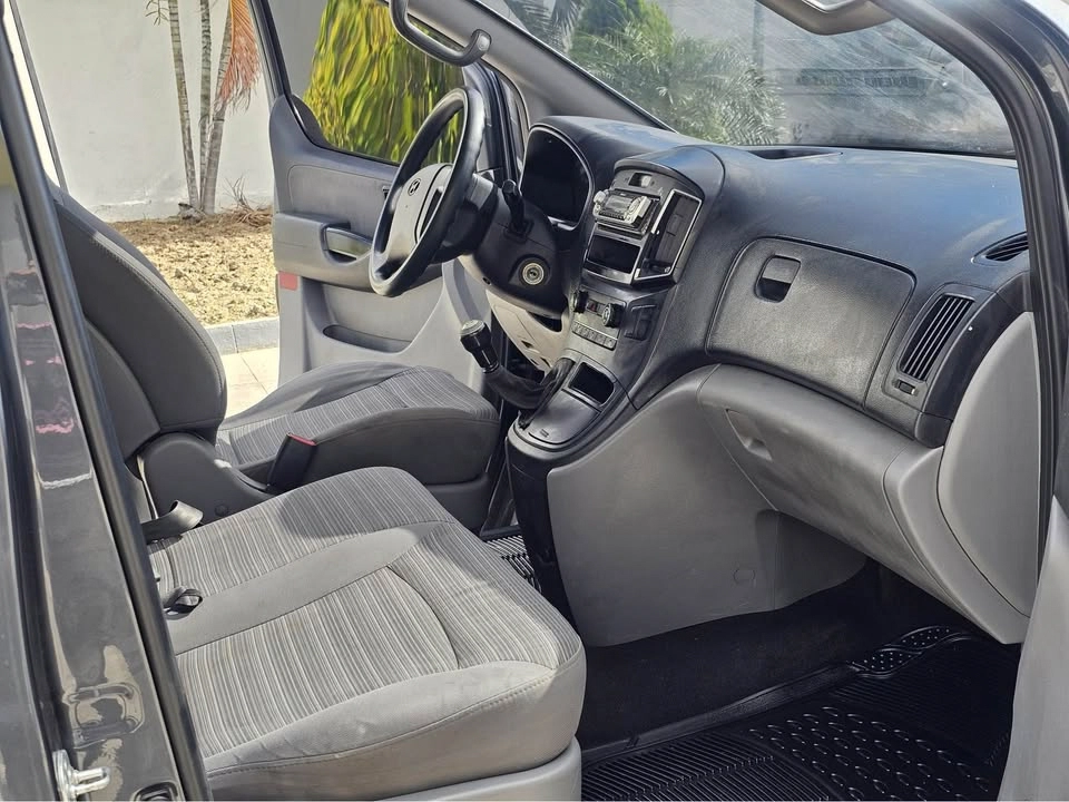 Private van transfer from GUA airport to Antigua Guatemala – photo 1
