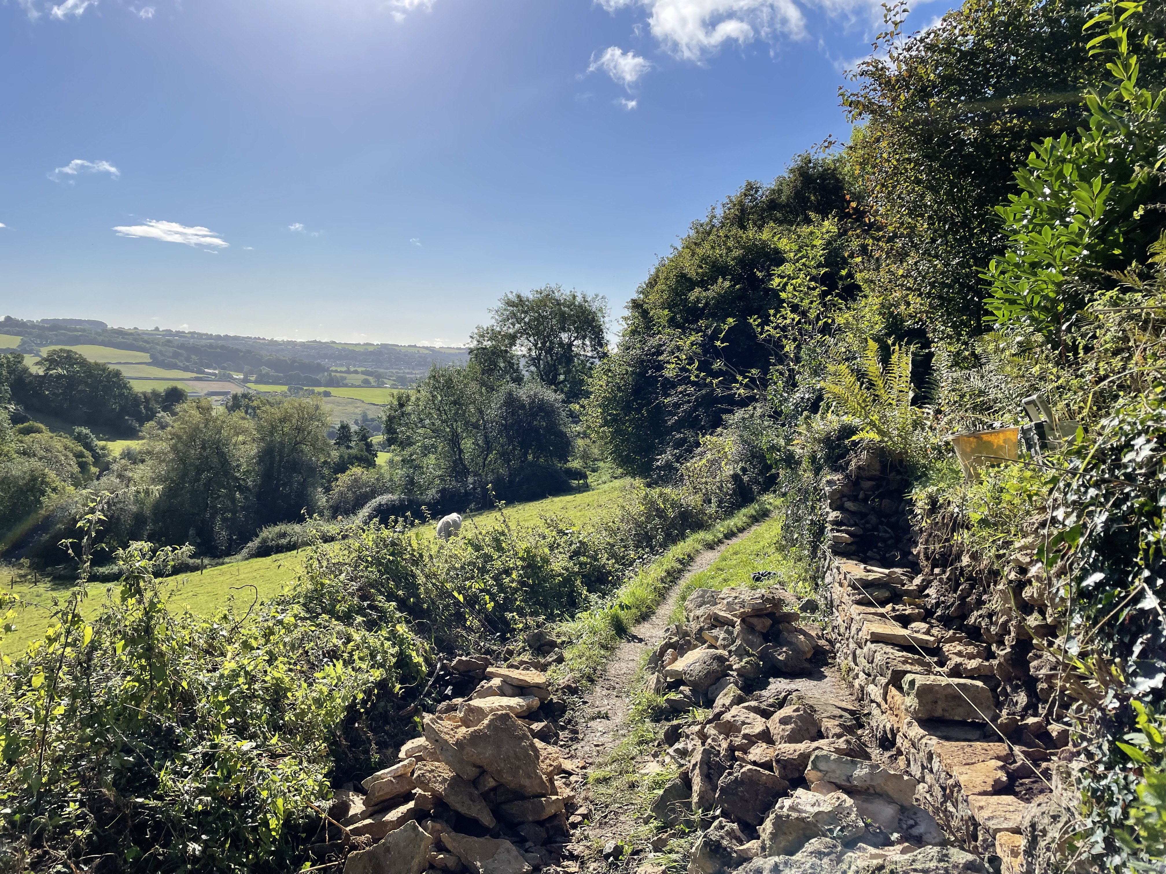 Dry stond wall stroud