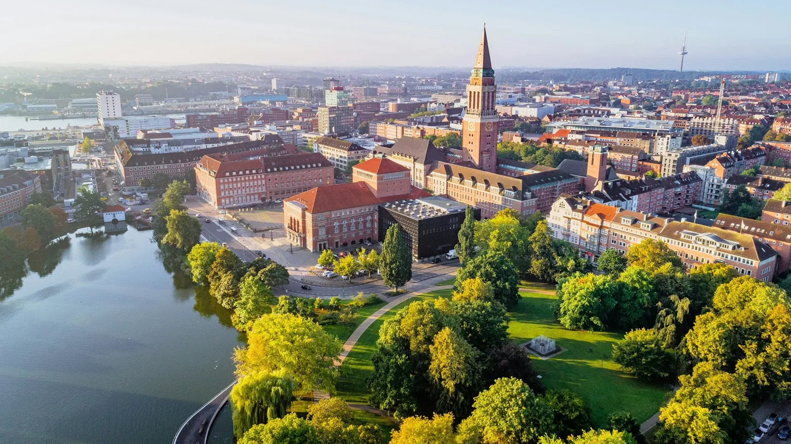 Kiel Rathaus. Ehrenbehörde-Auszeichnung für Recruiting und Social Media