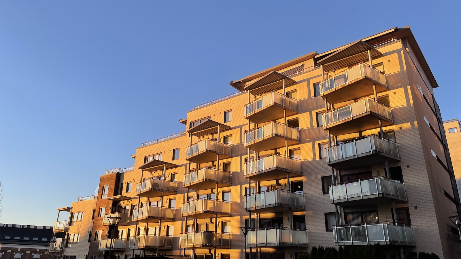 Commercial building exterior, commercial property insurance