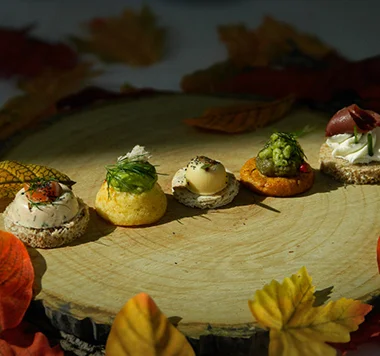 Cocktails de bienvenue mariage avec mignardises sucrees-salees