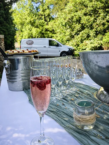 Cocktail rouge fraise mocktail mariage exterieur