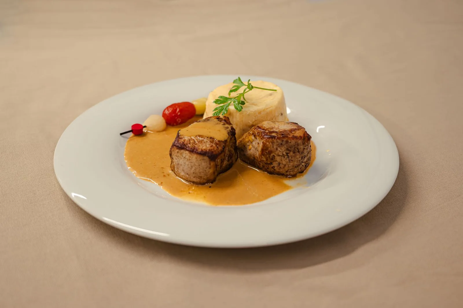 Menus traiteur A Votre Goût — formules clés en main pour mariages, cocktails, buffets et plateaux-repas.