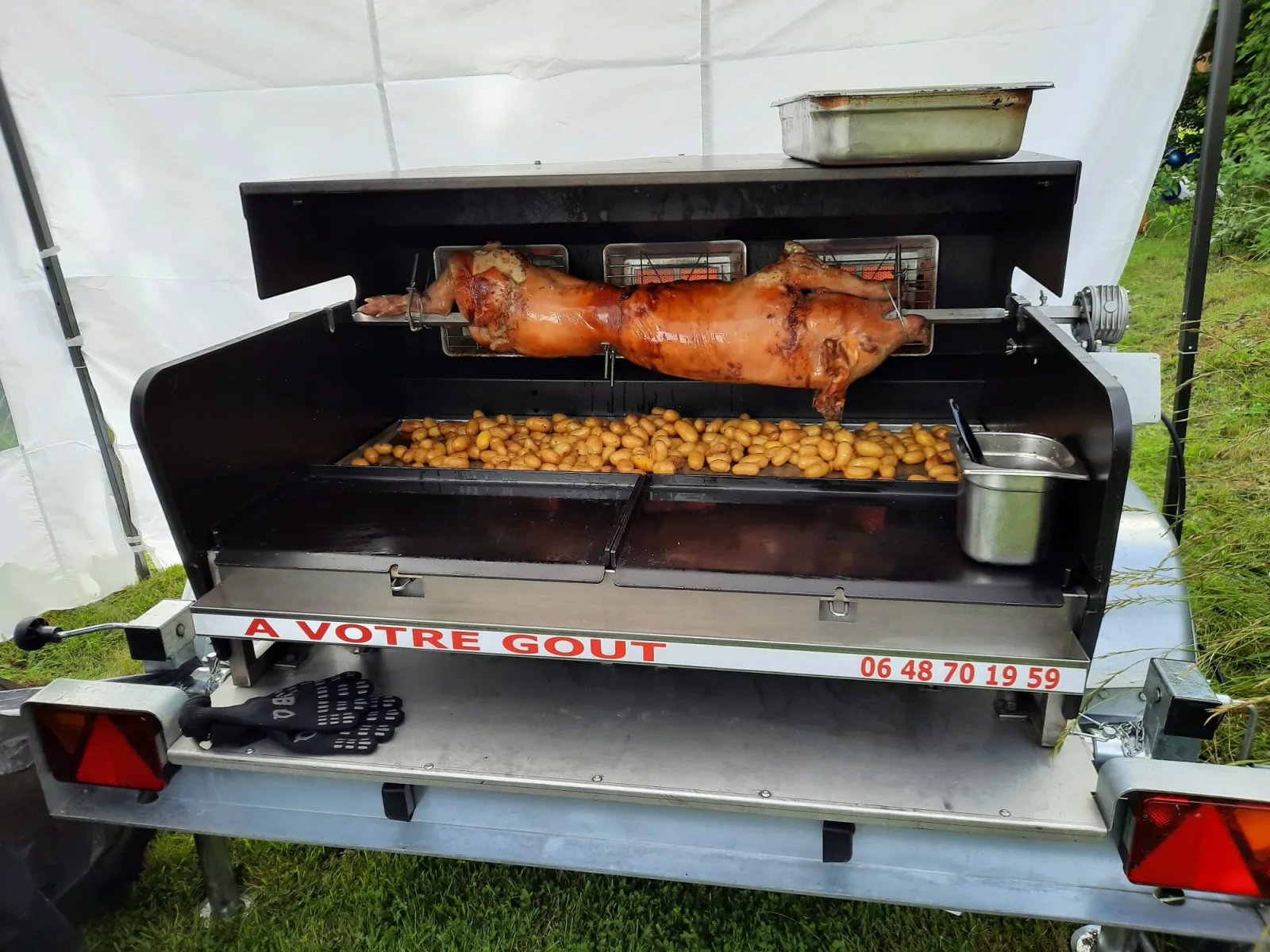Rôtisserie artisanale A Votre Goût — poulets et cochon de lait à la broche