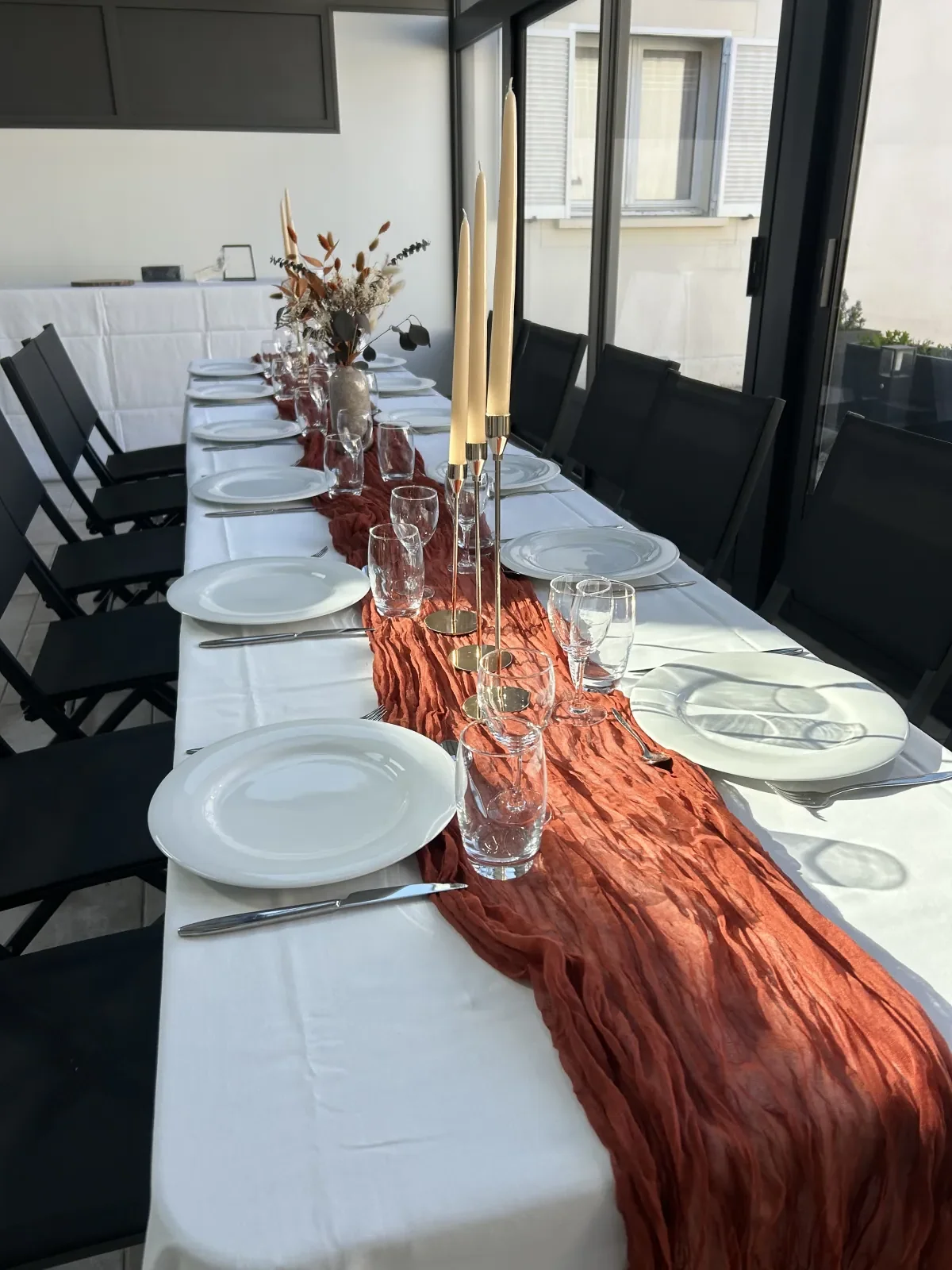 Location de vaisselle A Votre Goût — 8 forfaits assiettes, verres, couverts livrés avec vos plats.