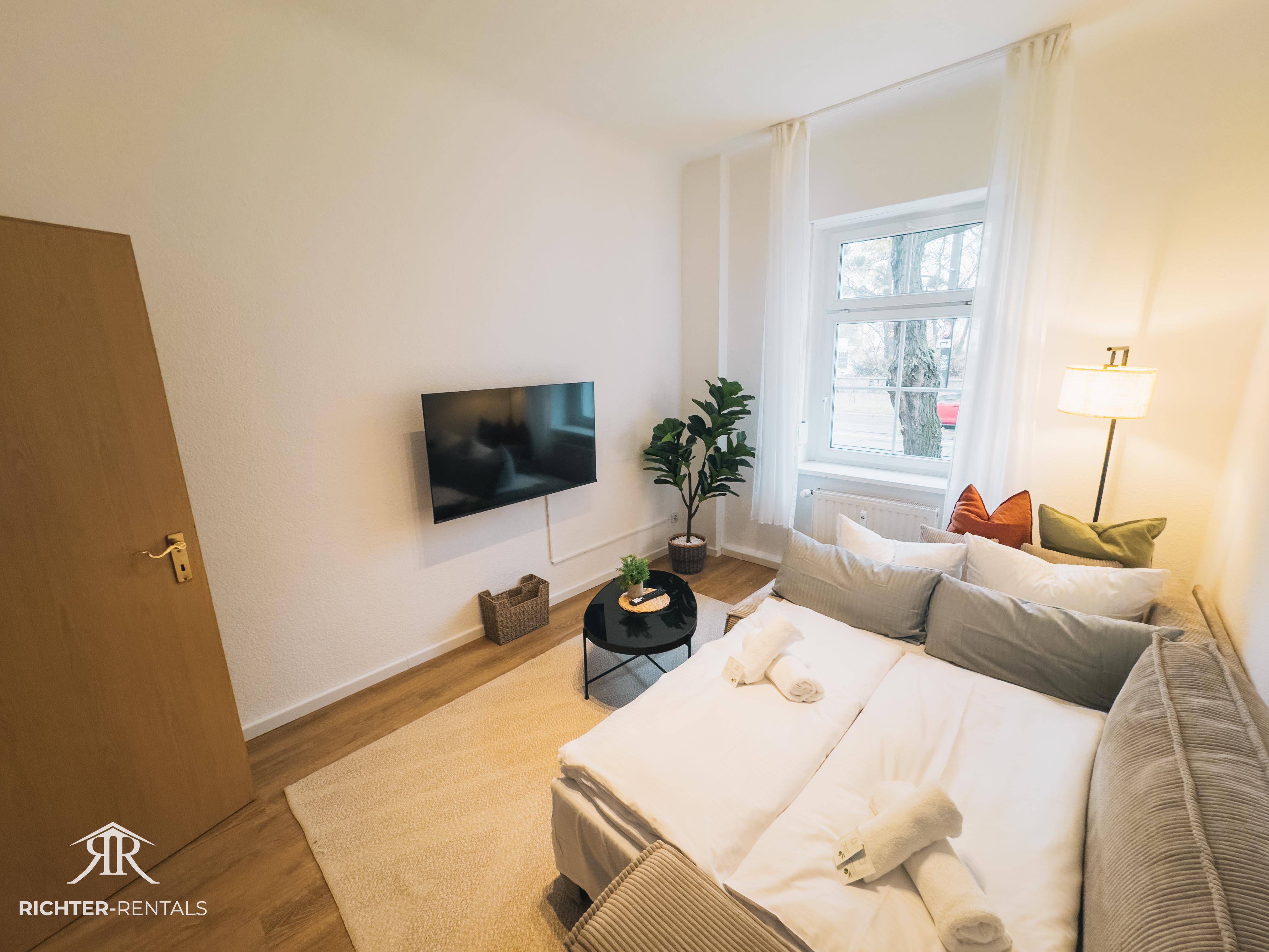 Wohnzimmer - Schlafcouch & TV