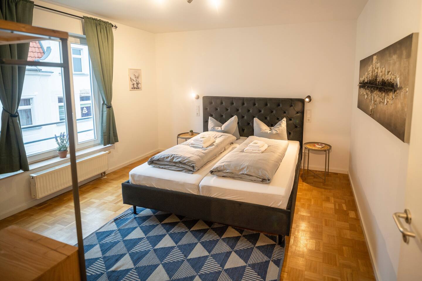 Bedroom - king-size double bed (180x200)