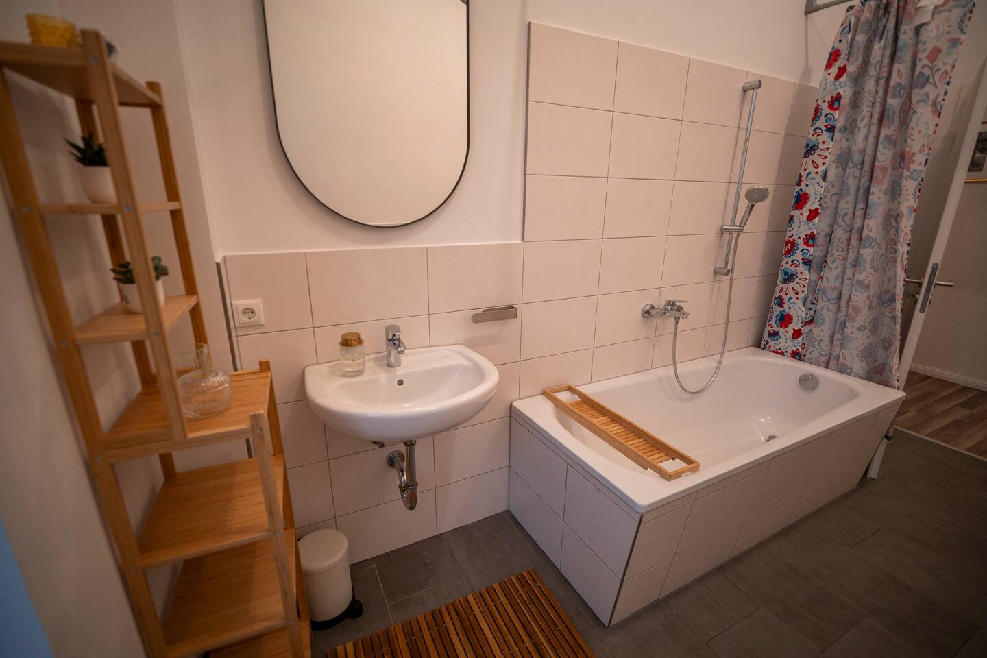 Bathroom with high-quality bathtub