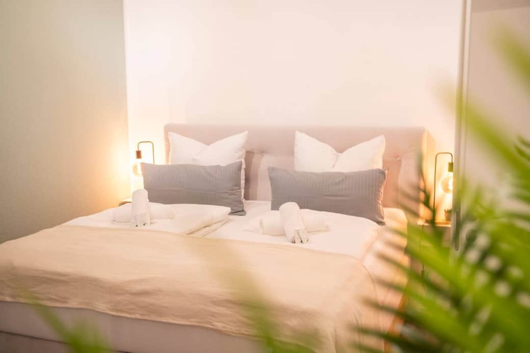 Cozy king-size double bed (180x200) for restful nights