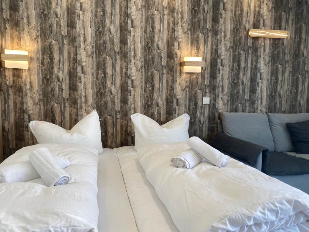 Double bed 180x200