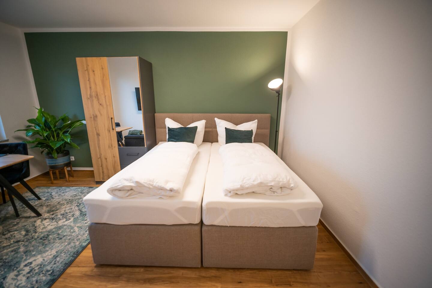 King-size double bed (180x200)