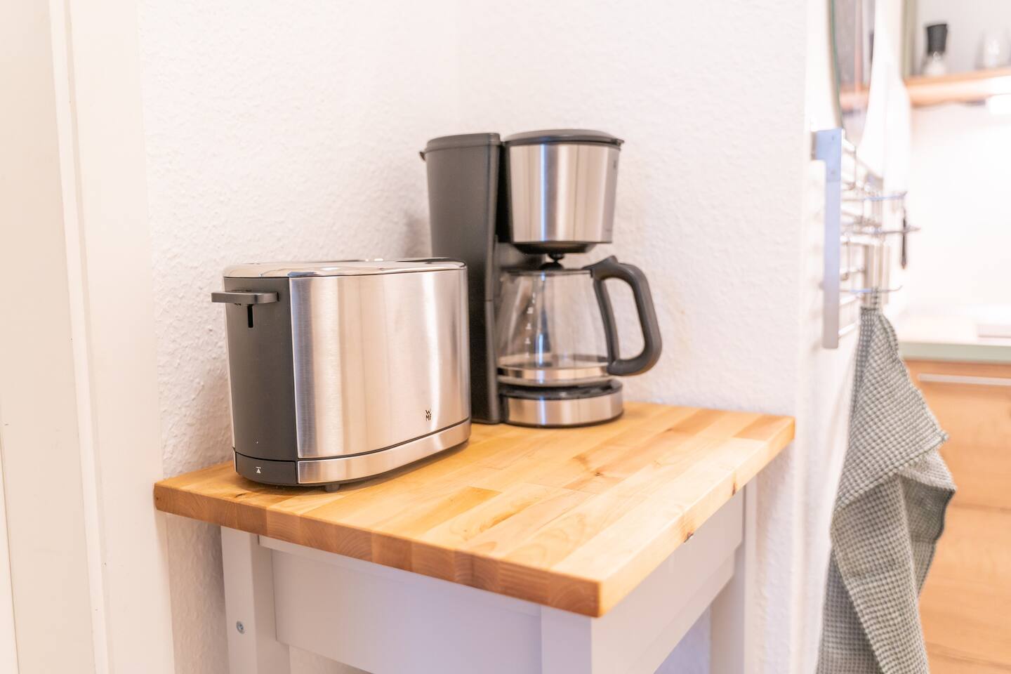 Coffee machine & toaster
