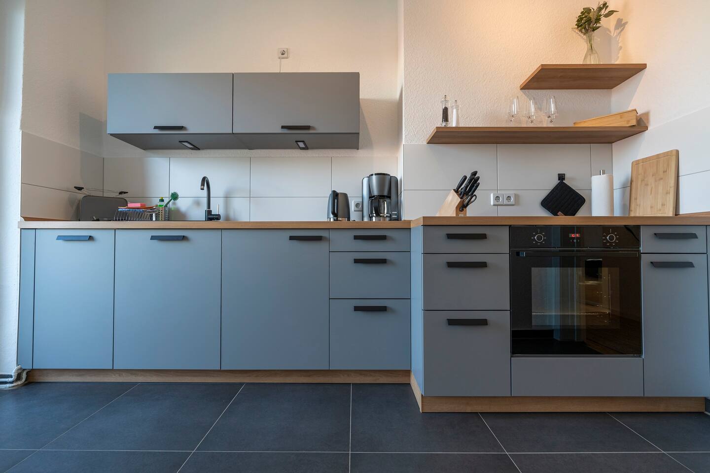 Modern, fully equipped kitchen