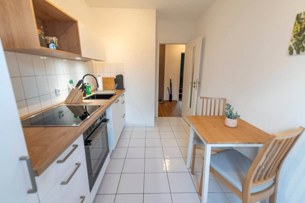 Fully equipped kitchen with dining area for 2 people