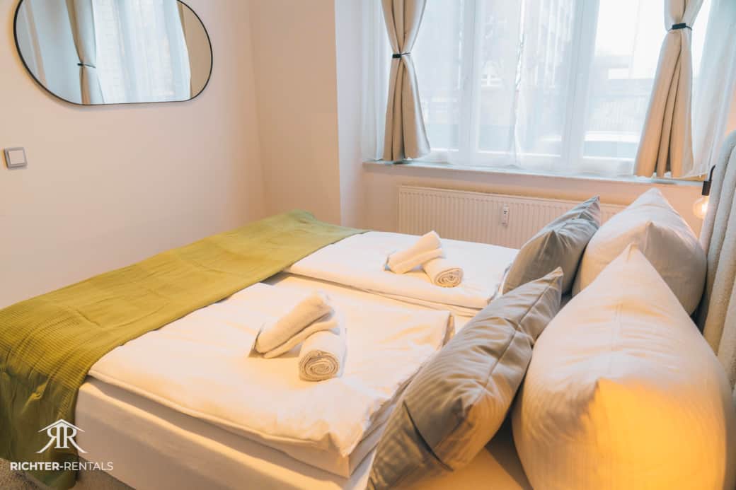 Cozy bedroom with king-size double bed 180x200 for restful nights