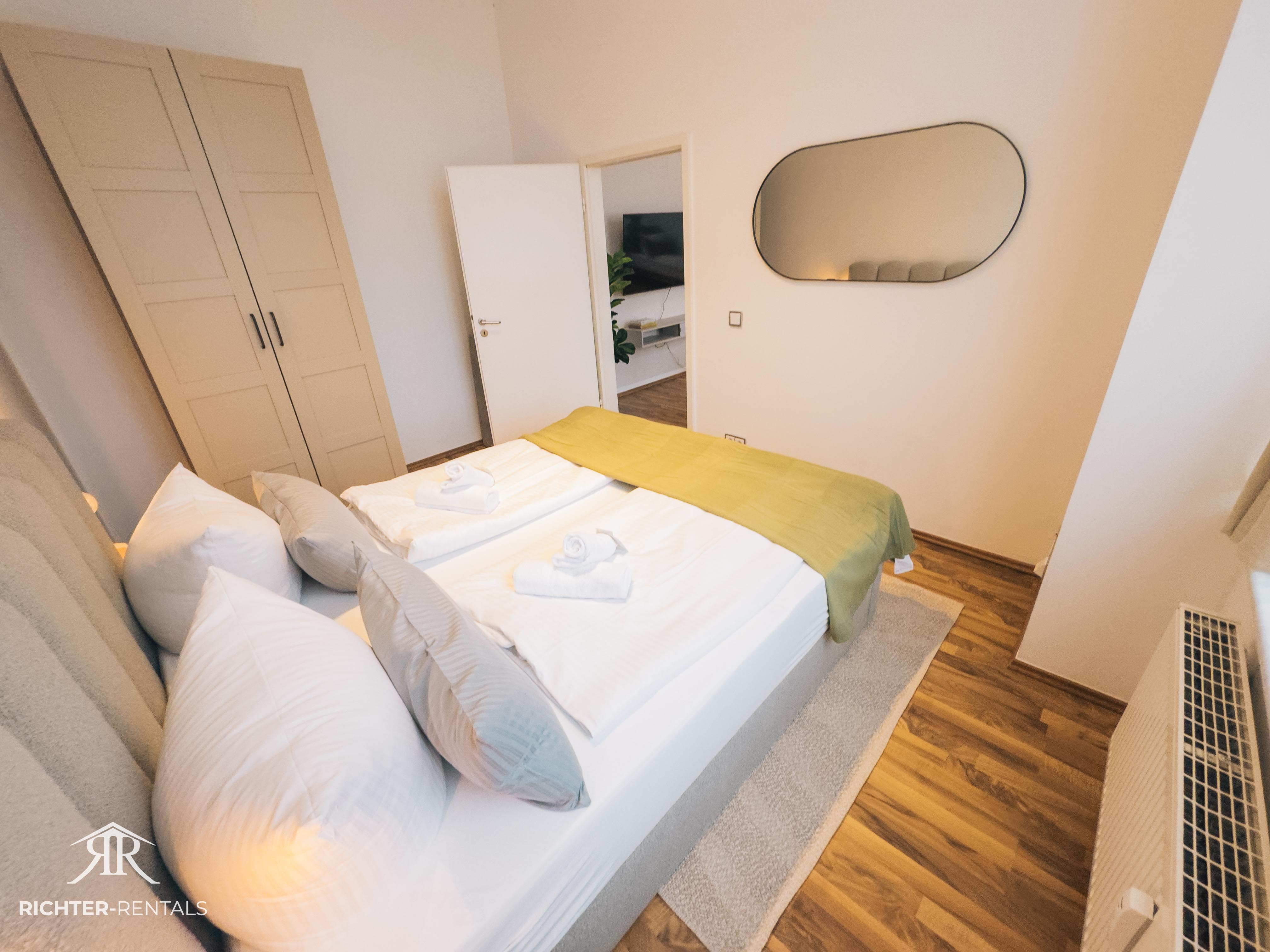 Modern bedroom with king-size double bed 180x200 & wardrobe