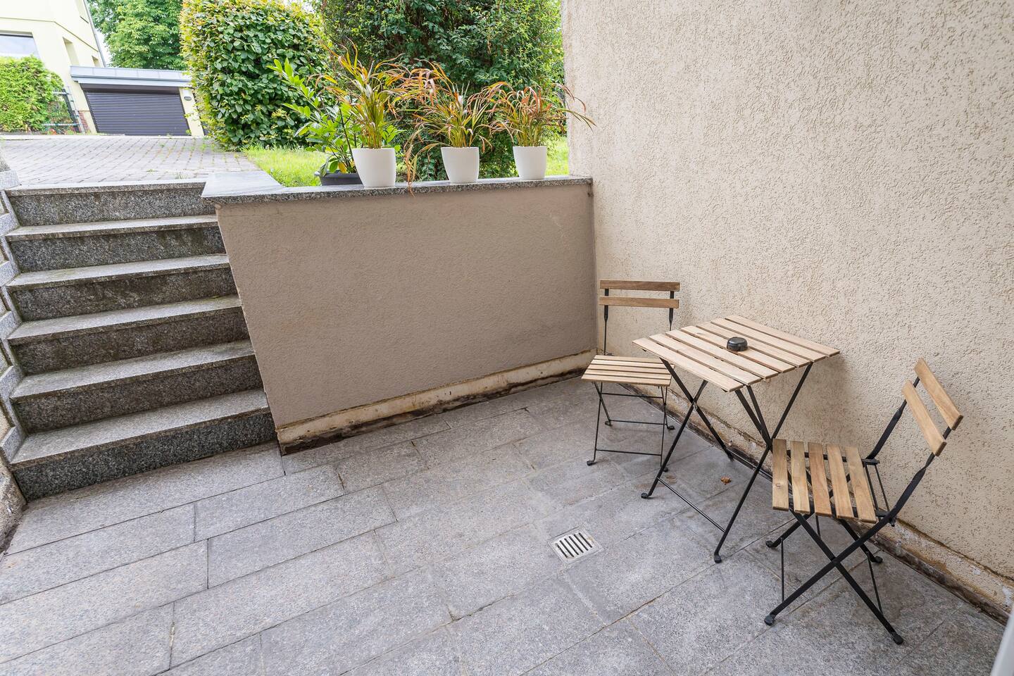 Entrance area with seating