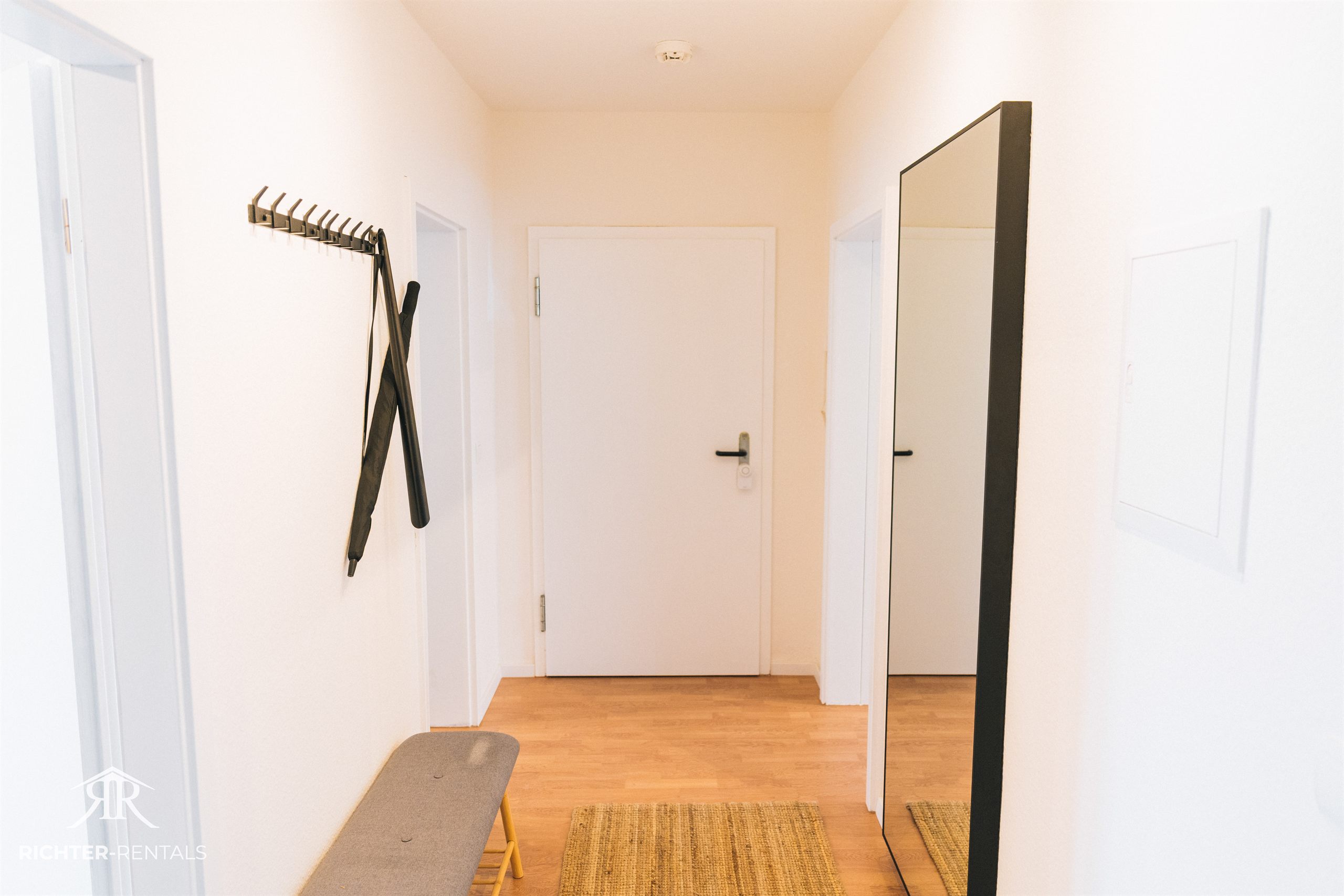 Garderobe mit großem Spiegel