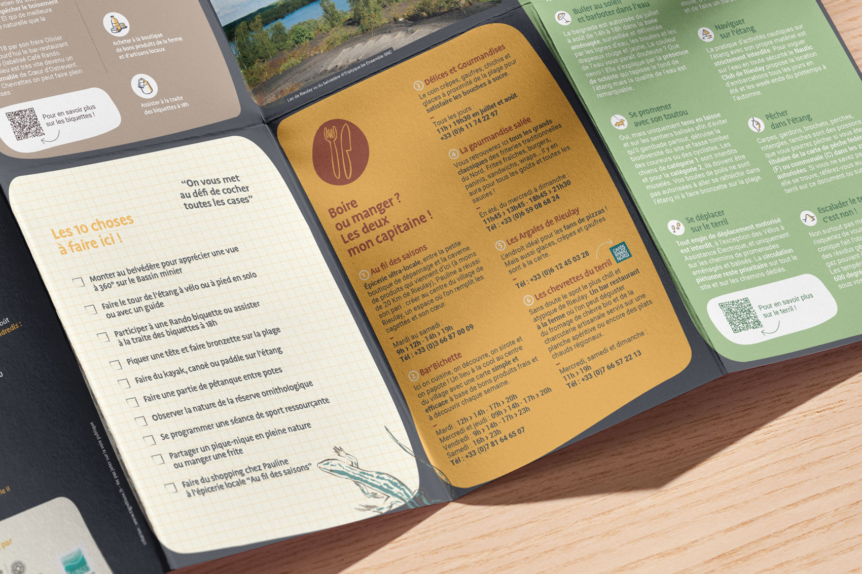 Brochure ouverte présentant les 10 choses à faire autour du Bassin minier, des adresses de restauration et des conseils d'activités nature.