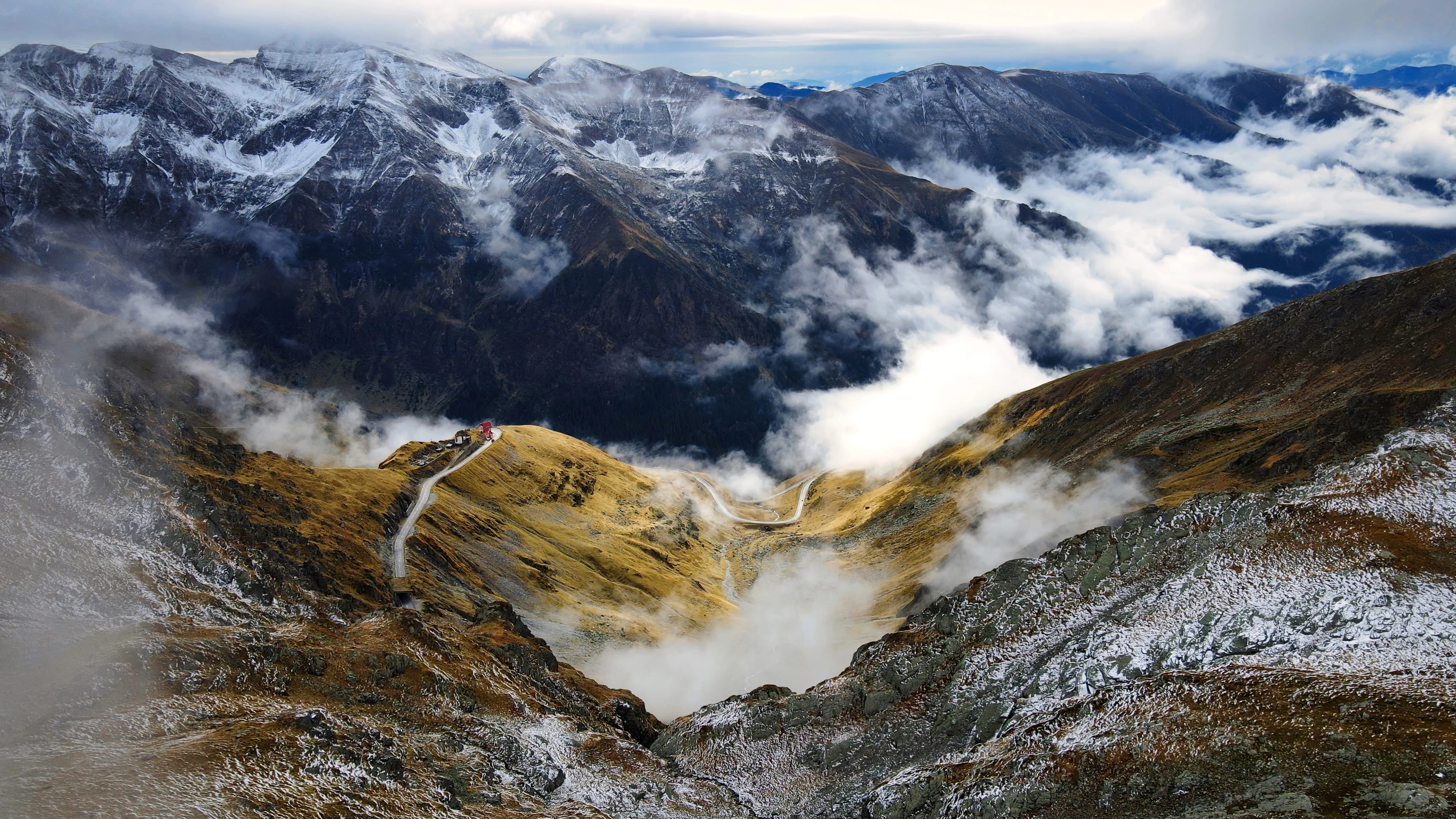 Vedere aeriană Transfăgărășan — Munții Carpați