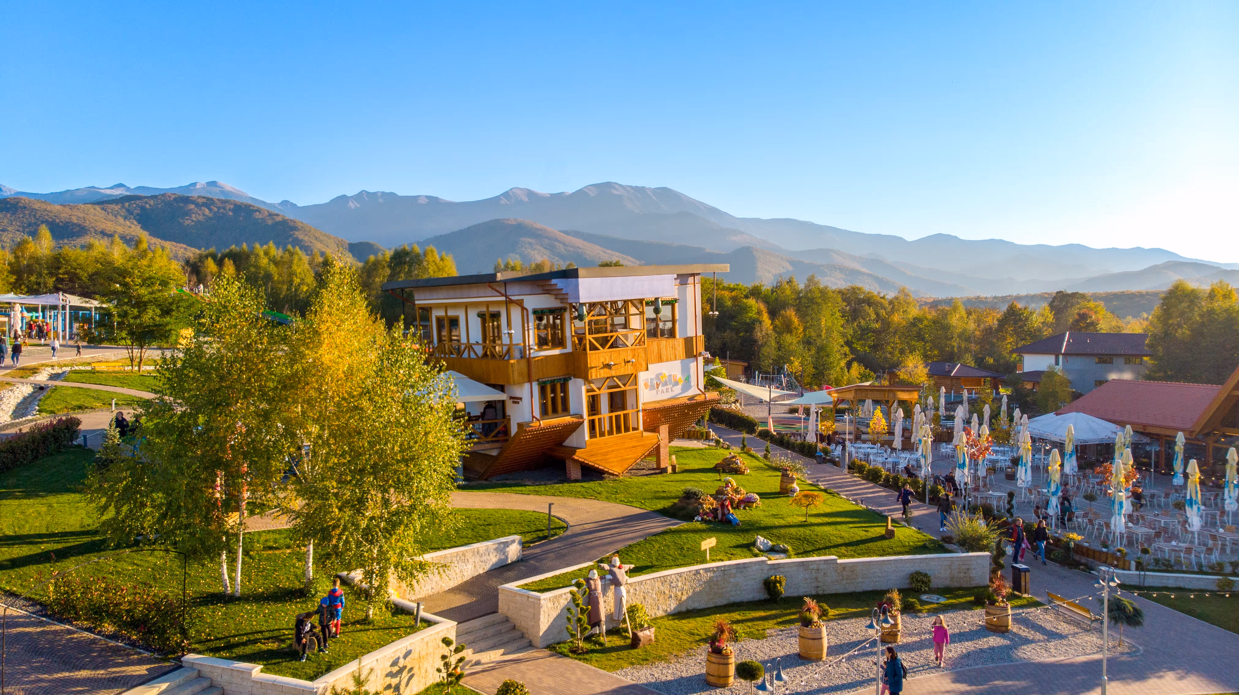 Casa Întoarsă, Brambura Park