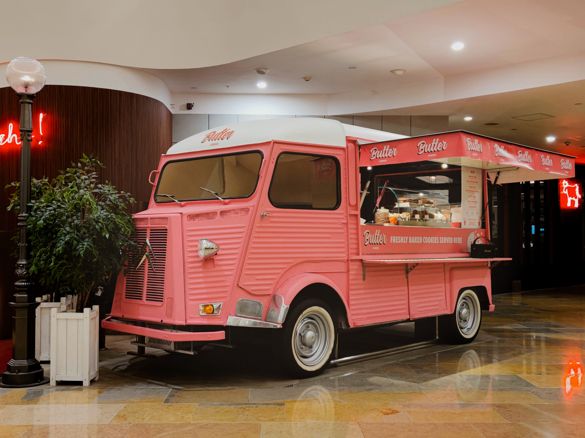 image of outdoor dining experience (for a food truck)