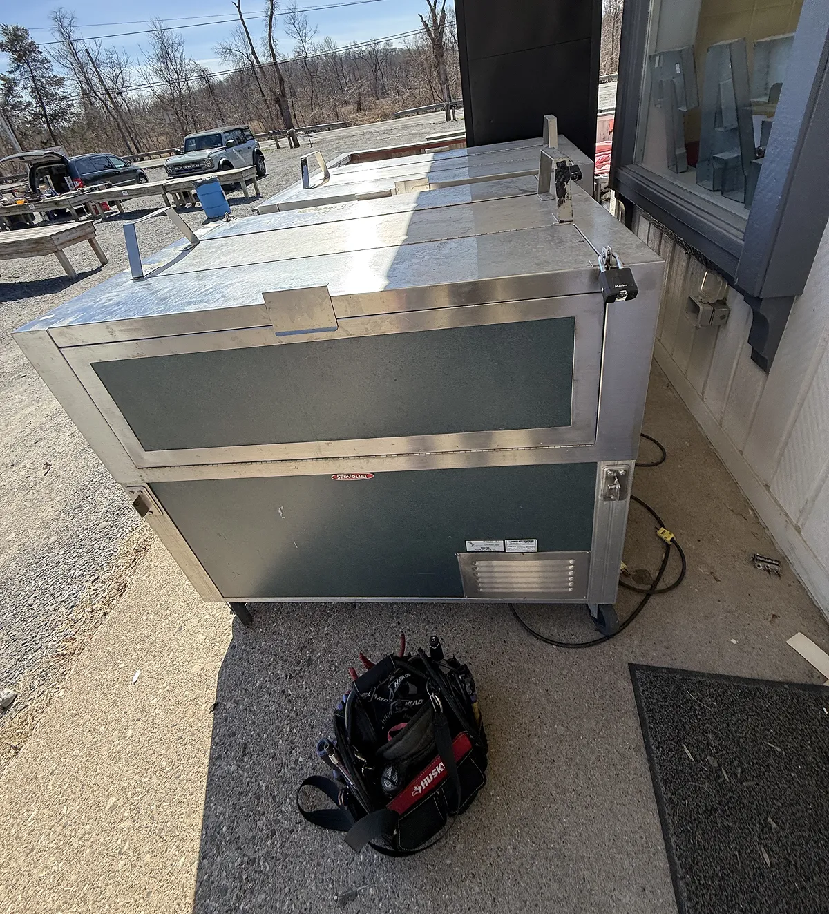 Commercial chest freezer