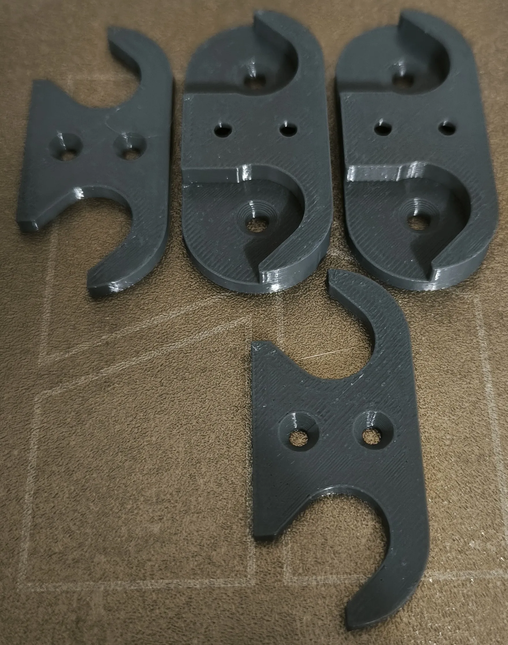 Pièces PETG gris non assemblées avec vis M3
