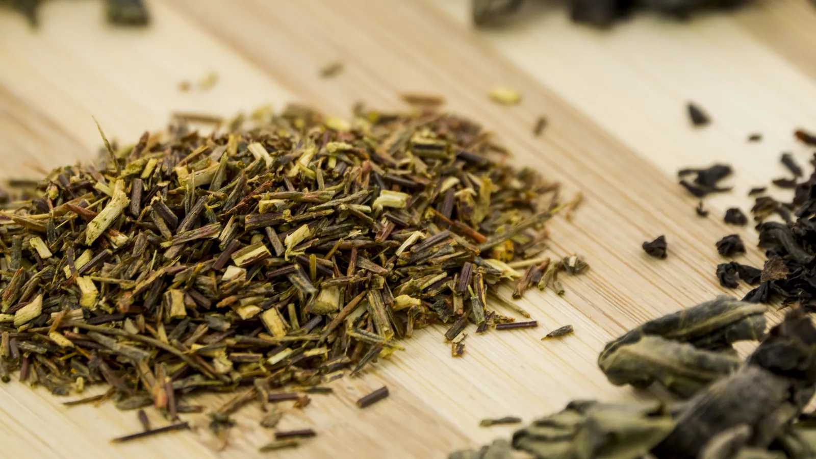 Different types of Japanese tea leaf laid side by side