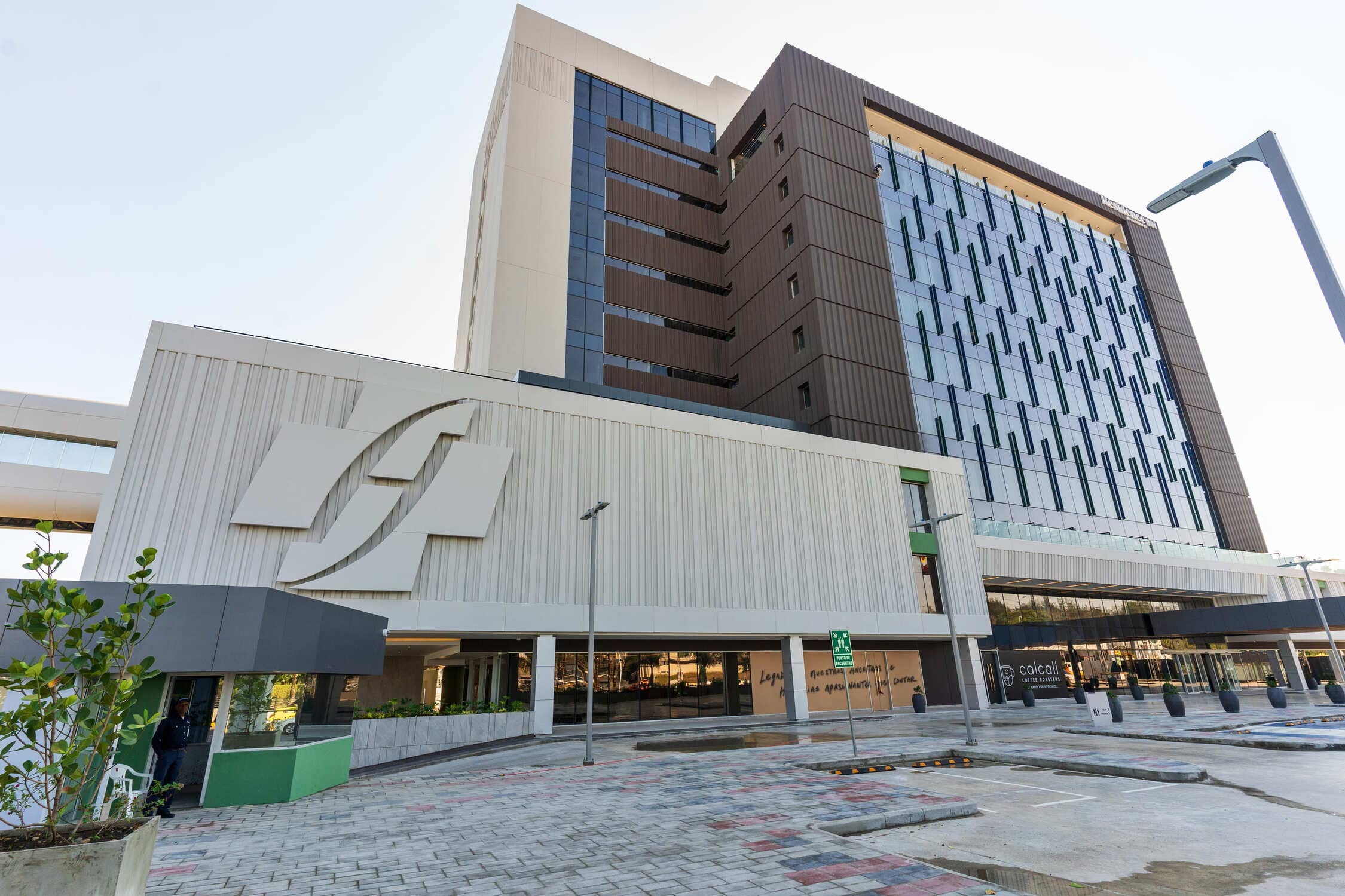 Hospital Metropolitano de Santiago (HOMS): 310-Bed Greencube Deployment, a Vannin Group case study