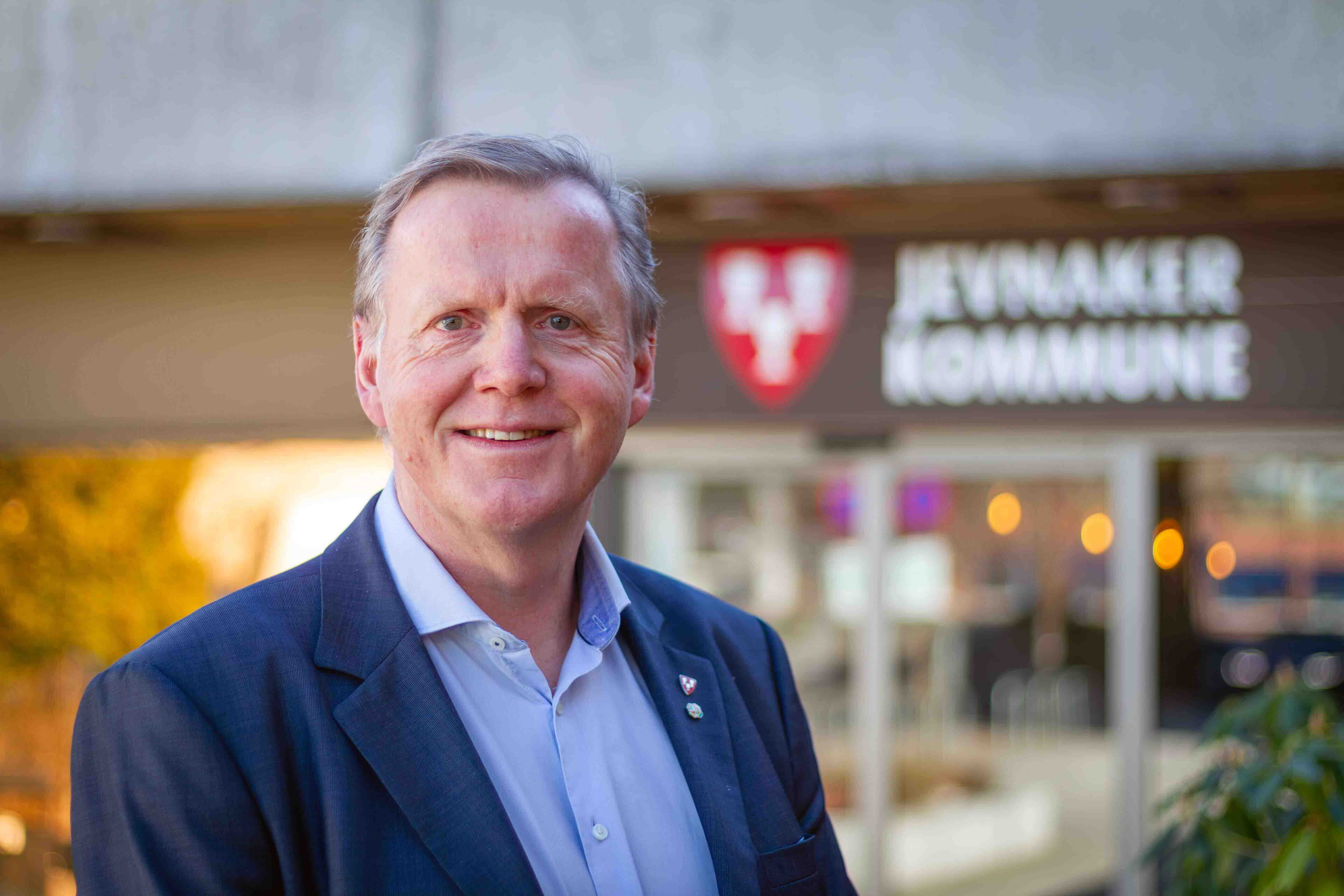Kommunedirektør Håvard Ulfsnes er glad for at Jevnaker kommune nå har fått et tryggere lederkorps som står sterkere sammen i endringstider.