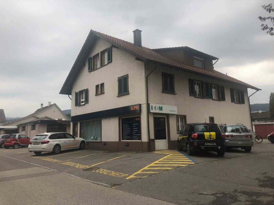 Mehrfamilienhaus in Breitenbach mit 3 Wohnungen und 1 Gewerbeeinheit