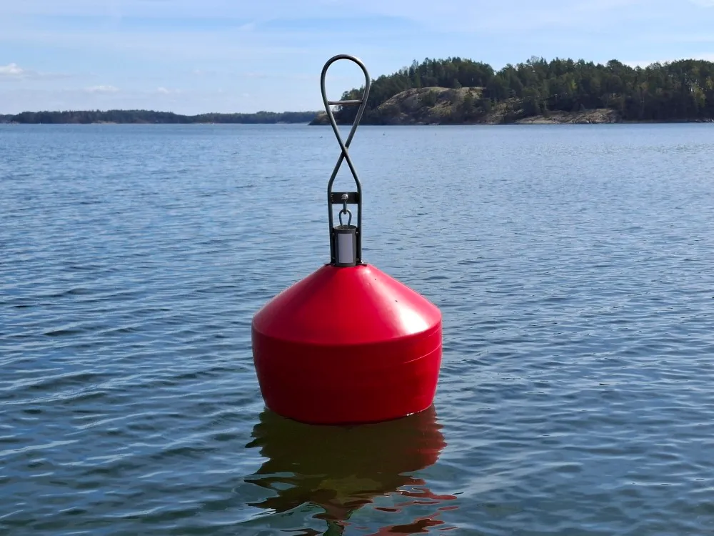 RST-poiju valmiina käyttöön merialueella