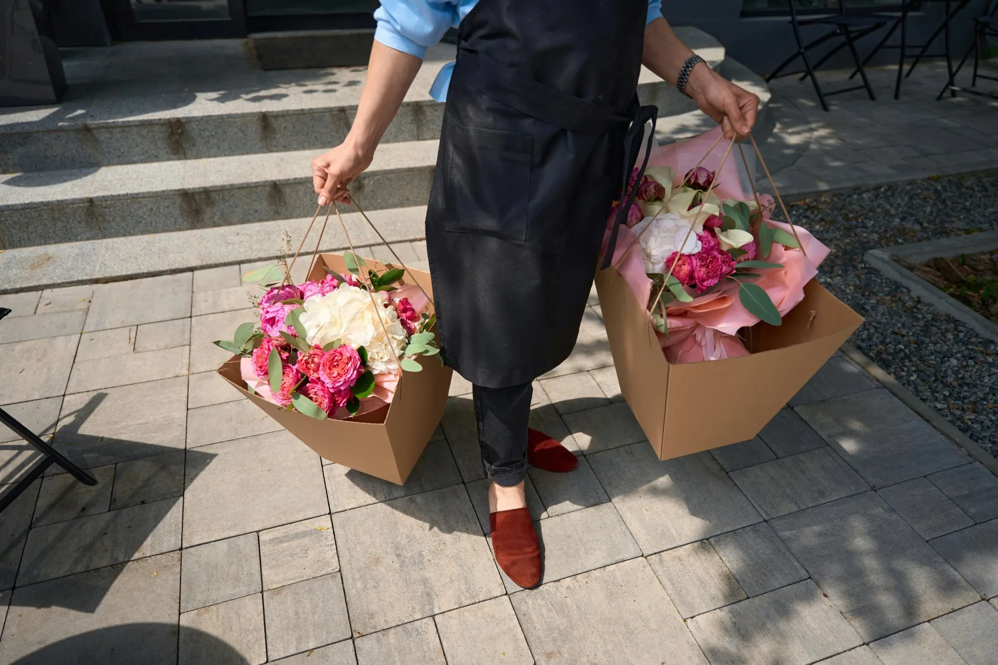 Un bouquet de fleurs fraîches pour un moment romantique.