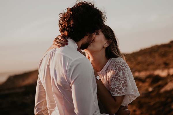 Shooting intimiste post-mariage Marseille