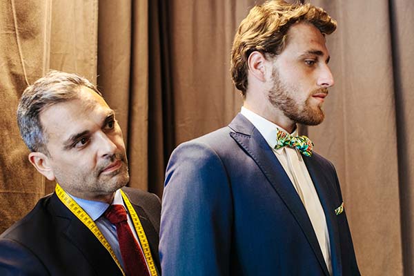 Mettez en valeur la précision et l'attention au détail dans les conceptions de vêtements personnalisés.