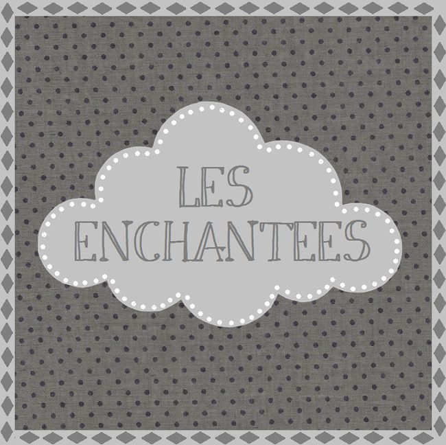 Illustration grise à pois avec un nuage blanc central portant l'inscription Les Enchantées.
