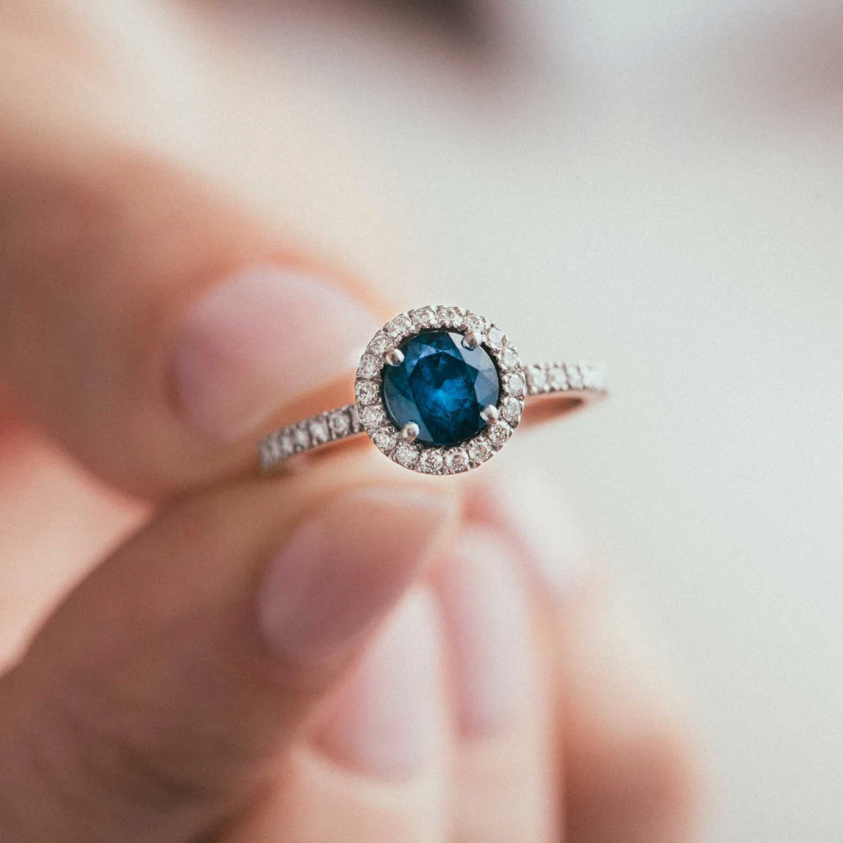 comment-lui-suggerer-la-bonne-bague-de-fiancailles