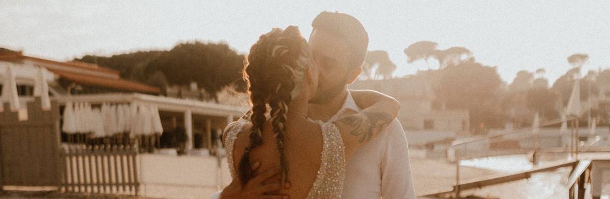 Inspirations pour un élopement bohème sur la plage