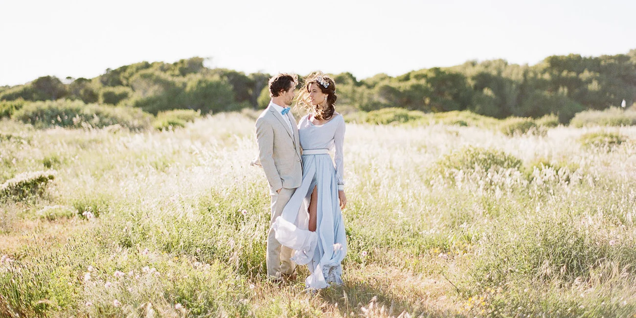 Un mariage bleu au bord de l'eau