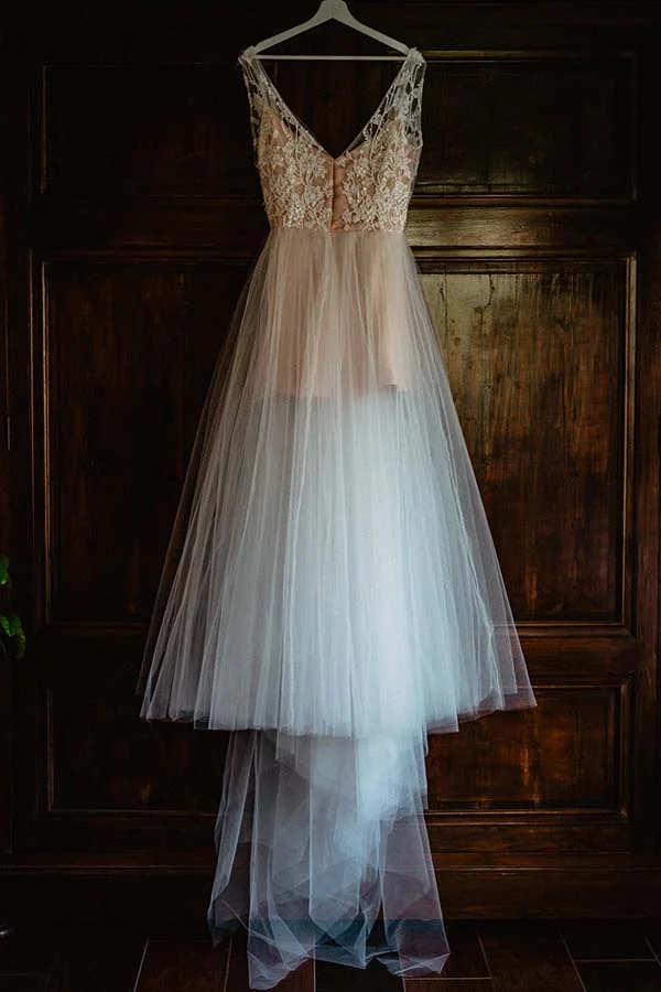 Magnifique robe de mariage en tulle et dentelle, idéale pour un mariage naturel et éco-responsable.