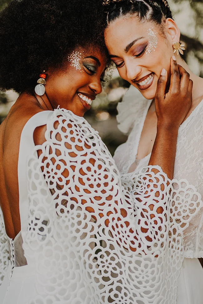 Amour exotique et fantaisie dans un mariage Glitters exotique.
