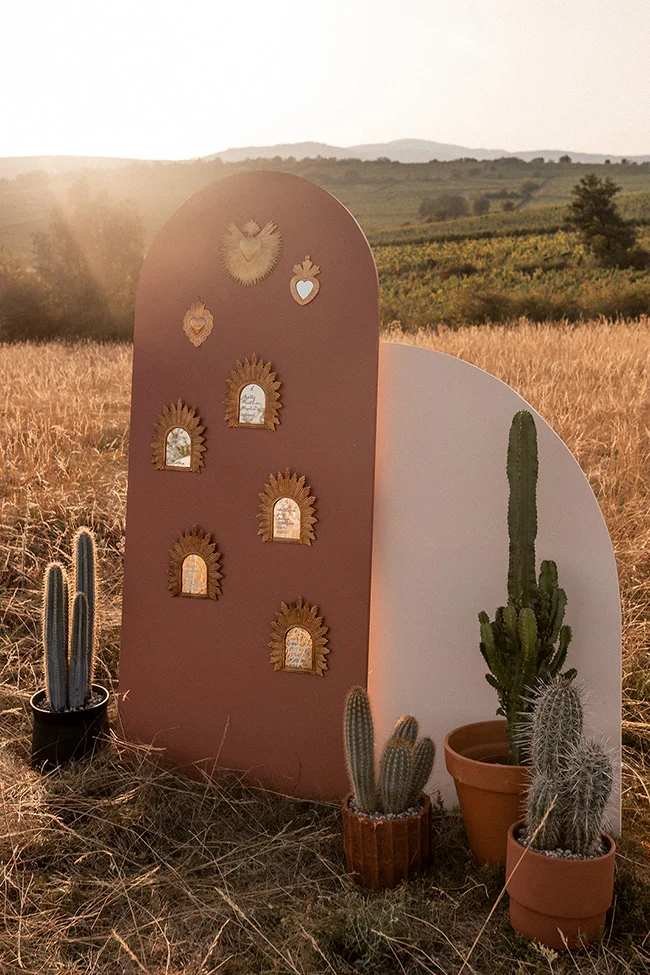 Un décor spirituel et coloré pour un mariage fun et spirituel avec une touche mexicaine.